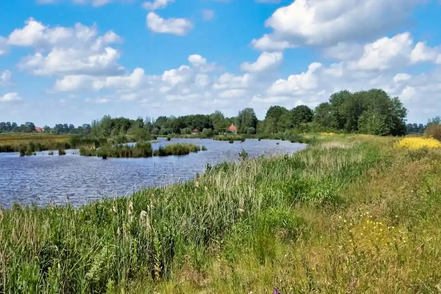 Radtour durch das Lage Midden und die Umgebung des Sneekermeers in Friesland